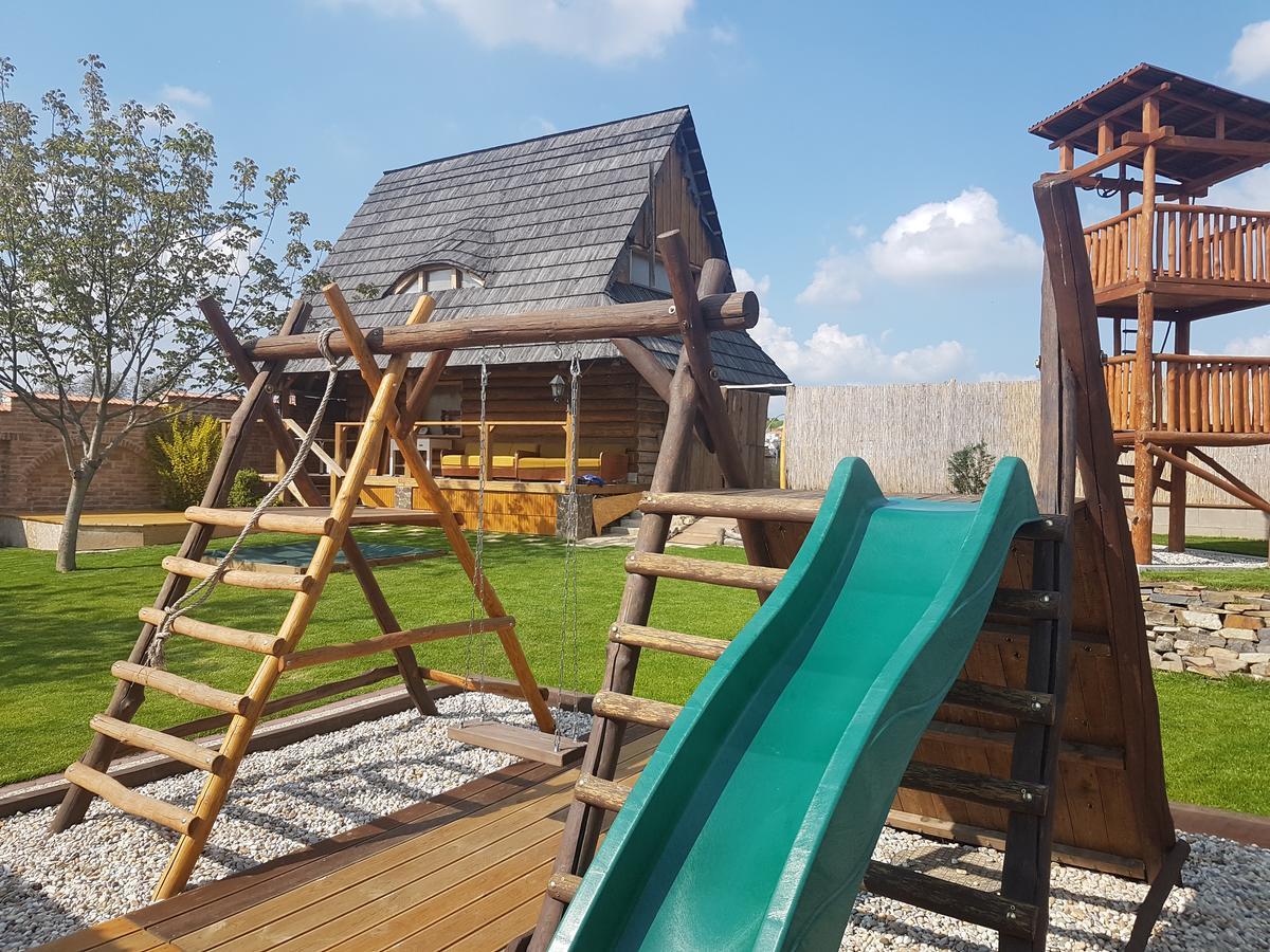 Agropenzion 7Divov Dolna Krupa Eksteriør billede